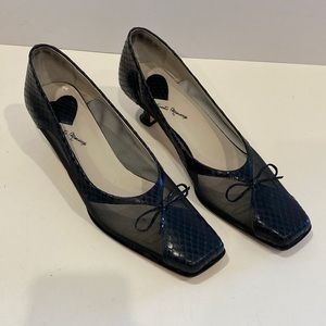 Vintage Sesto Meucci Black Leather/ Mesh Kitten Heel 2”. EUC  9 1/2N